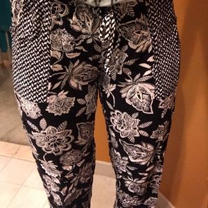 SUPER CUTE FLOWY PANTS FROM AMERICAN EAGLE XS